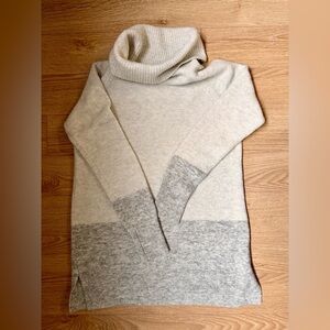 3/$30 - REITMANS Cozy Gray & Beige Cream Sweater
